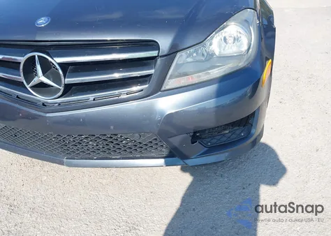 2014 Mercedes-Benz C 250 Luxury/Sport z USA, uszkodzony, nr VIN WDDGF4HB0ER314377